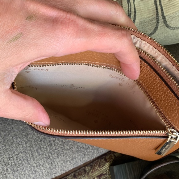 Authentic KATE SPADE Pebbled leather convertible top zip wristlet/clutch - Picture 12 of 13